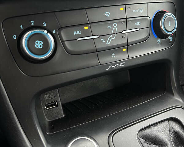 Серый Форд Фокус, объемом двигателя 2 л и пробегом 175 тыс. км за 6500 $, фото 33 на Automoto.ua