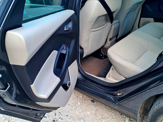 Форд Фокус 2015 в Краснокутске на Automoto.ua Серый Форд Фокус, объемом двигателя 2 л и пробегом 300 тыс. км за 7700 $, фото 2 на Automoto.ua