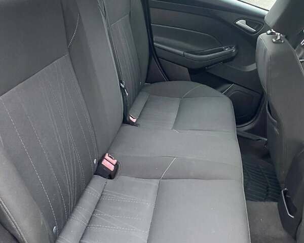 Сірий Форд Фокус, об'ємом двигуна 2 л та пробігом 160 тис. км за 7999 $, фото 5 на Automoto.ua