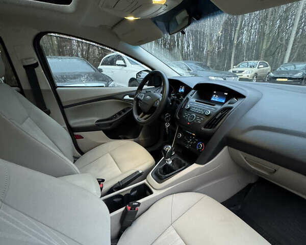 Серый Форд Фокус, объемом двигателя 1 л и пробегом 205 тыс. км за 5500 $, фото 4 на Automoto.ua