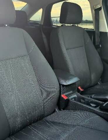 Серый Форд Фокус, объемом двигателя 2 л и пробегом 185 тыс. км за 8200 $, фото 13 на Automoto.ua