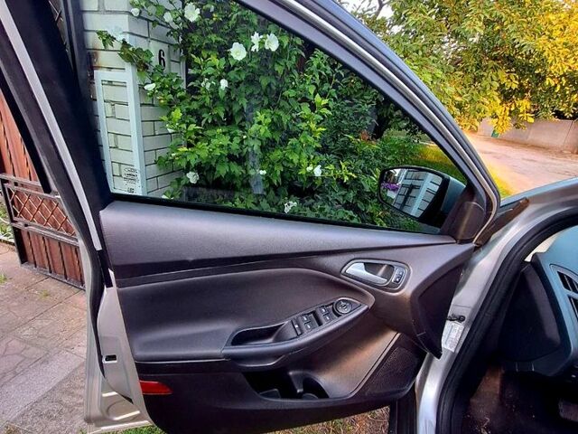 Форд Фокус 2015 в Киеве на Automoto.ua Серый Форд Фокус, объемом двигателя 2 л и пробегом 96 тыс. км за 8800 $, фото 5 на Automoto.ua