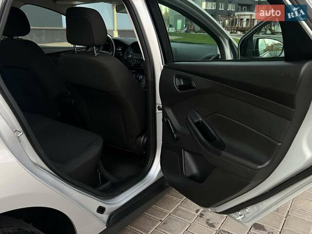 Сірий Форд Фокус, об'ємом двигуна 2 л та пробігом 250 тис. км за 6999 $, фото 27 на Automoto.ua