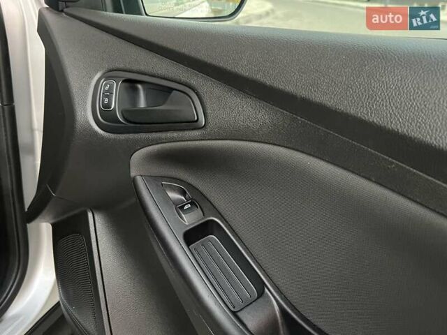 Сірий Форд Фокус, об'ємом двигуна 2 л та пробігом 250 тис. км за 6999 $, фото 29 на Automoto.ua