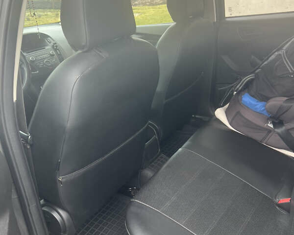 Серый Форд Фокус, объемом двигателя 2 л и пробегом 110 тыс. км за 8500 $, фото 2 на Automoto.ua