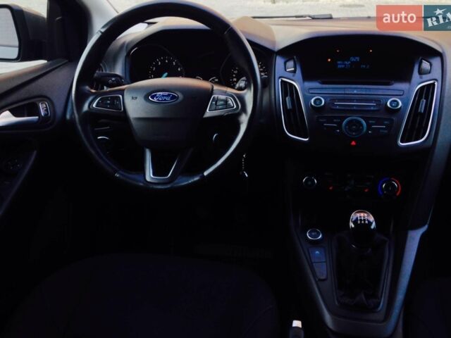Сірий Форд Фокус, об'ємом двигуна 1 л та пробігом 170 тис. км за 7200 $, фото 6 на Automoto.ua