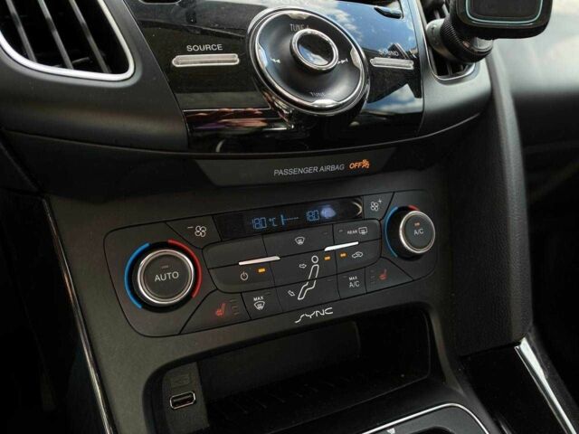 Сірий Форд Фокус, об'ємом двигуна 2 л та пробігом 199 тис. км за 7990 $, фото 21 на Automoto.ua