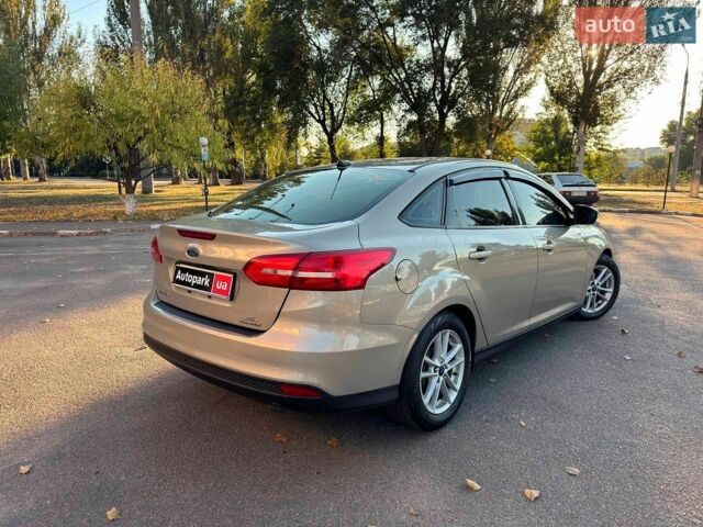 Сірий Форд Фокус, об'ємом двигуна 2 л та пробігом 140 тис. км за 8990 $, фото 4 на Automoto.ua