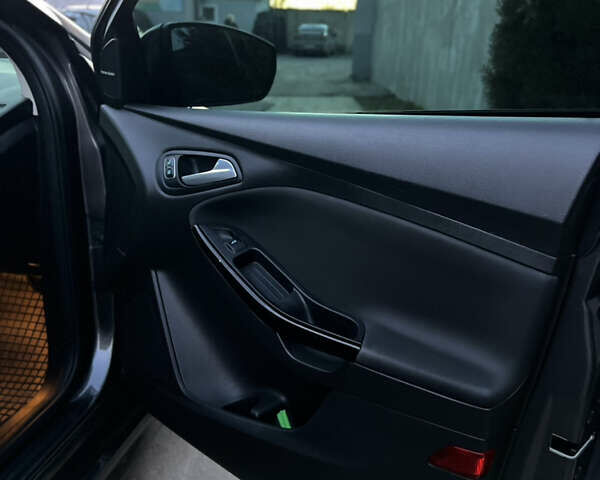 Серый Форд Фокус, объемом двигателя 2 л и пробегом 149 тыс. км за 8999 $, фото 92 на Automoto.ua