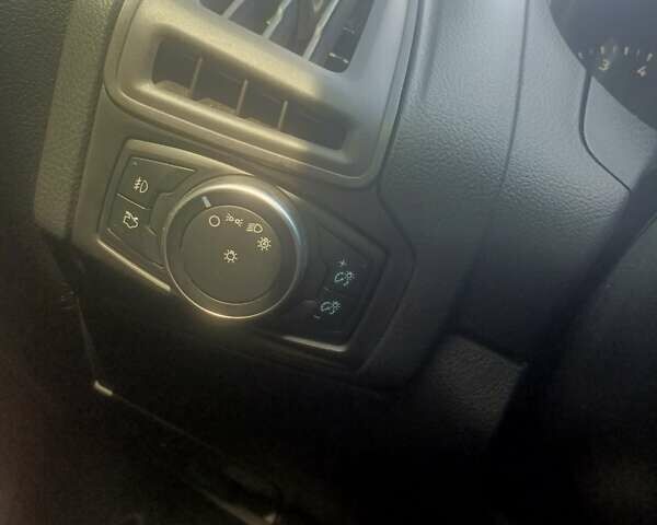 Сірий Форд Фокус, об'ємом двигуна 2 л та пробігом 107 тис. км за 9000 $, фото 23 на Automoto.ua