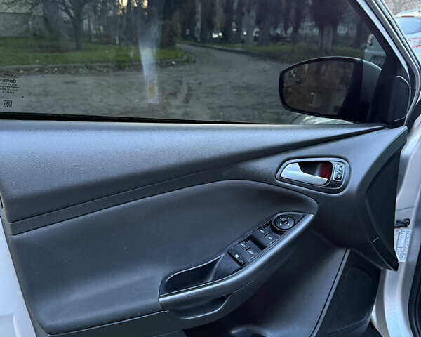 Серый Форд Фокус, объемом двигателя 2 л и пробегом 122 тыс. км за 8999 $, фото 9 на Automoto.ua