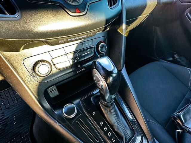 Серый Форд Фокус, объемом двигателя 2 л и пробегом 199 тыс. км за 7500 $, фото 12 на Automoto.ua