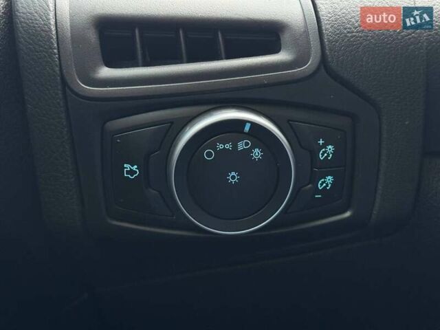 Серый Форд Фокус, объемом двигателя 2 л и пробегом 94 тыс. км за 7200 $, фото 27 на Automoto.ua