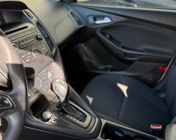 Серый Форд Фокус, объемом двигателя 2 л и пробегом 150 тыс. км за 8300 $, фото 6 на Automoto.ua