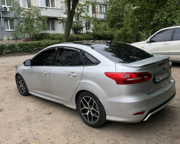 Серый Форд Фокус, объемом двигателя 2 л и пробегом 66 тыс. км за 9800 $, фото 4 на Automoto.ua