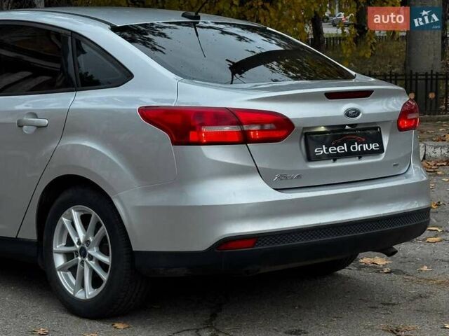 Сірий Форд Фокус, об'ємом двигуна 2 л та пробігом 139 тис. км за 7999 $, фото 5 на Automoto.ua