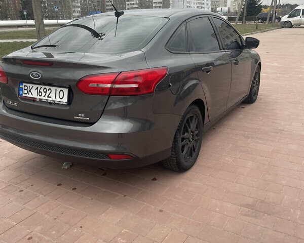 Серый Форд Фокус, объемом двигателя 2 л и пробегом 186 тыс. км за 7500 $, фото 3 на Automoto.ua