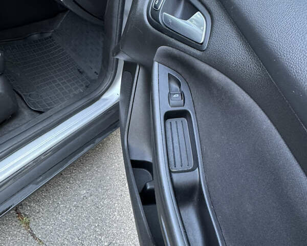 Серый Форд Фокус, объемом двигателя 2 л и пробегом 153 тыс. км за 7800 $, фото 20 на Automoto.ua