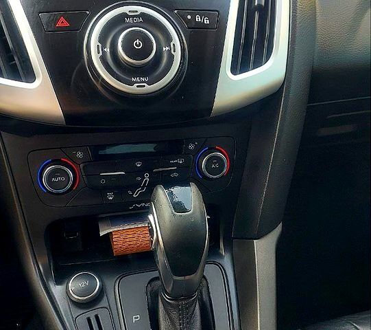 Серый Форд Фокус, объемом двигателя 2 л и пробегом 258 тыс. км за 8700 $, фото 7 на Automoto.ua