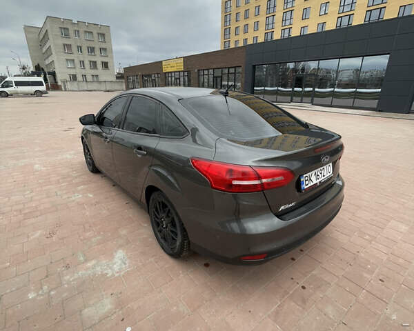 Серый Форд Фокус, объемом двигателя 2 л и пробегом 186 тыс. км за 7500 $, фото 6 на Automoto.ua