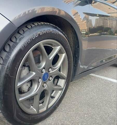 Сірий Форд Фокус, об'ємом двигуна 2 л та пробігом 258 тис. км за 8700 $, фото 1 на Automoto.ua