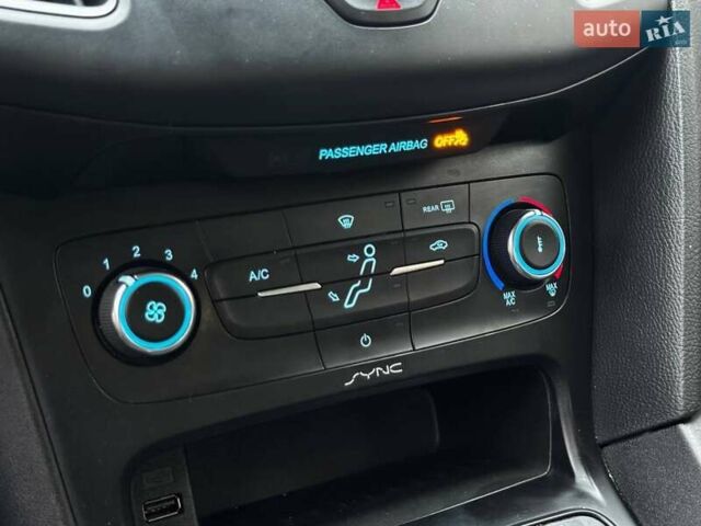 Сірий Форд Фокус, об'ємом двигуна 2 л та пробігом 139 тис. км за 7999 $, фото 19 на Automoto.ua