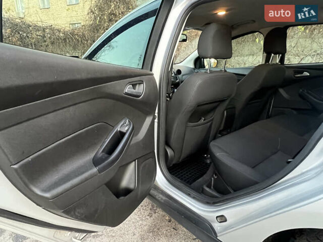Серый Форд Фокус, объемом двигателя 2 л и пробегом 140 тыс. км за 8500 $, фото 16 на Automoto.ua