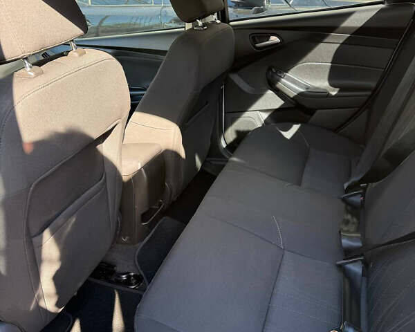 Серый Форд Фокус, объемом двигателя 2 л и пробегом 150 тыс. км за 8300 $, фото 7 на Automoto.ua