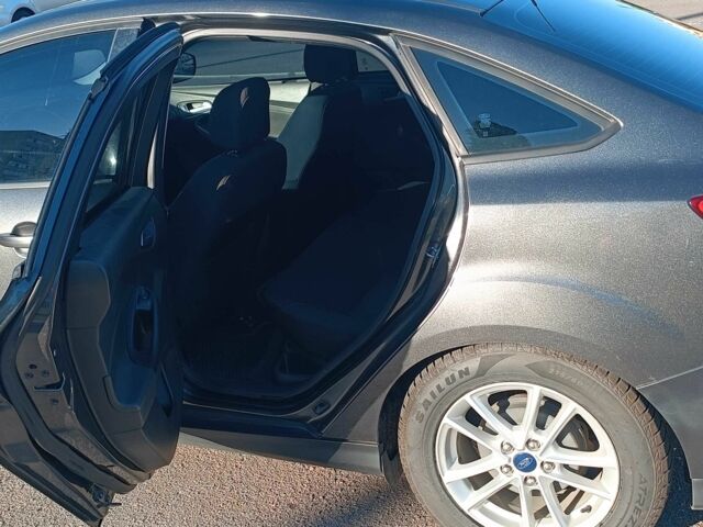 Сірий Форд Фокус, об'ємом двигуна 2 л та пробігом 182 тис. км за 7700 $, фото 4 на Automoto.ua