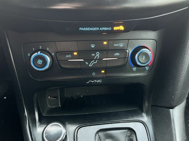 Серый Форд Фокус, объемом двигателя 2 л и пробегом 143 тыс. км за 7500 $, фото 12 на Automoto.ua