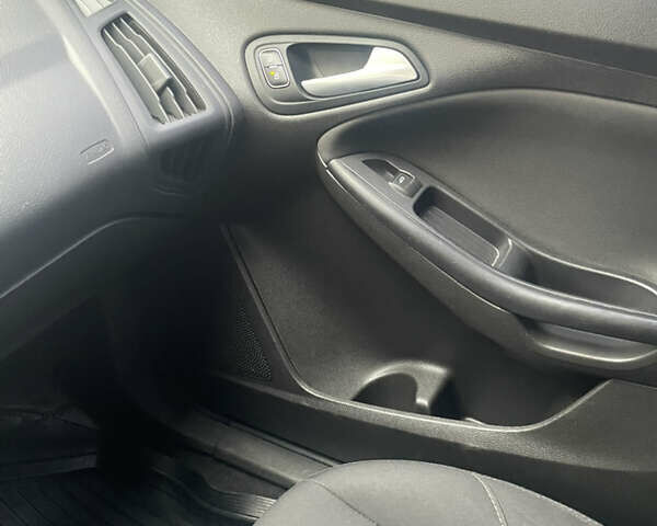 Серый Форд Фокус, объемом двигателя 2 л и пробегом 186 тыс. км за 7500 $, фото 12 на Automoto.ua