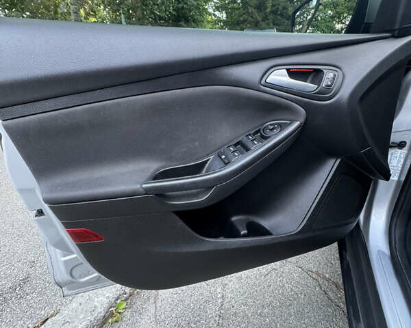 Серый Форд Фокус, объемом двигателя 2 л и пробегом 153 тыс. км за 7800 $, фото 10 на Automoto.ua