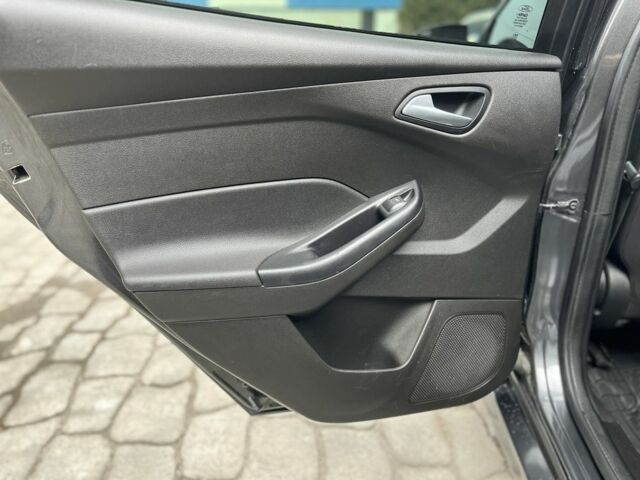 Серый Форд Фокус, объемом двигателя 2 л и пробегом 143 тыс. км за 7500 $, фото 14 на Automoto.ua