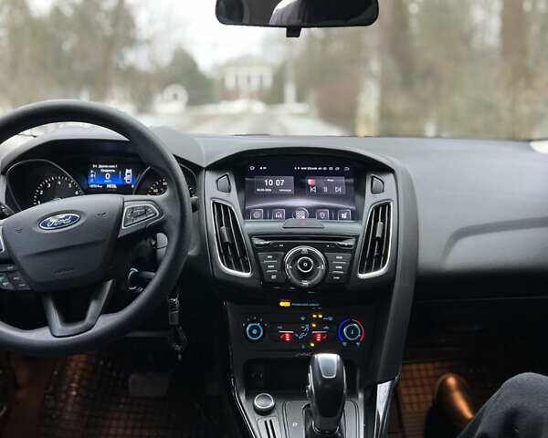 Сірий Форд Фокус, об'ємом двигуна 2 л та пробігом 149 тис. км за 8999 $, фото 41 на Automoto.ua