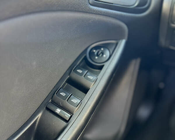 Сірий Форд Фокус, об'ємом двигуна 2 л та пробігом 122 тис. км за 7750 $, фото 15 на Automoto.ua