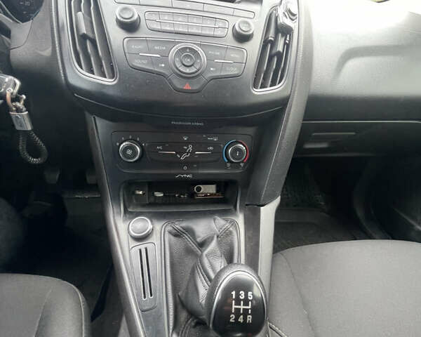 Серый Форд Фокус, объемом двигателя 2 л и пробегом 95 тыс. км за 8500 $, фото 9 на Automoto.ua