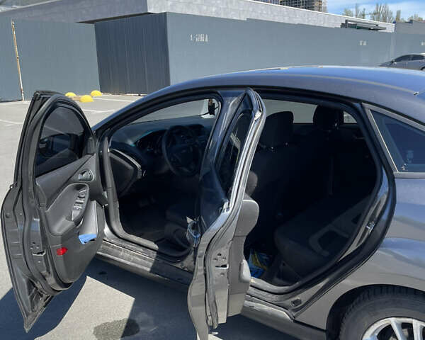 Серый Форд Фокус, объемом двигателя 1 л и пробегом 60 тыс. км за 9200 $, фото 7 на Automoto.ua