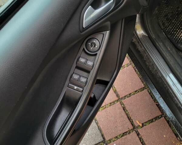 Сірий Форд Фокус, об'ємом двигуна 2 л та пробігом 152 тис. км за 9000 $, фото 18 на Automoto.ua