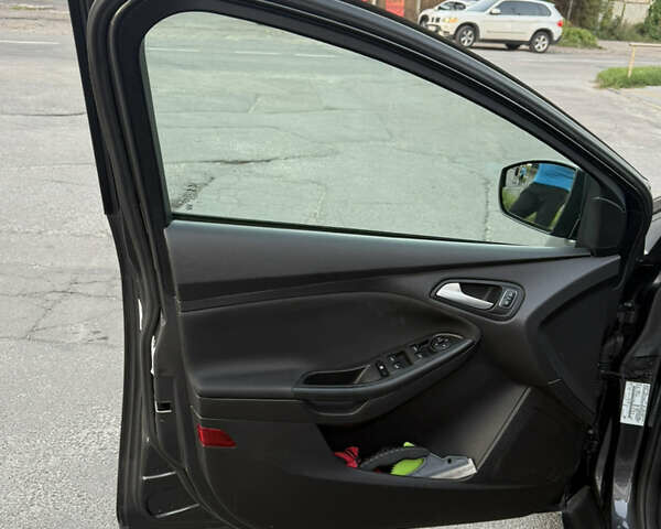 Серый Форд Фокус, объемом двигателя 2 л и пробегом 170 тыс. км за 8100 $, фото 7 на Automoto.ua