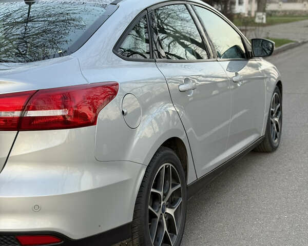 Сірий Форд Фокус, об'ємом двигуна 2 л та пробігом 135 тис. км за 9000 $, фото 4 на Automoto.ua
