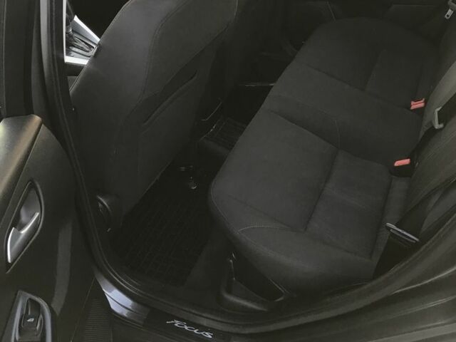 Сірий Форд Фокус, об'ємом двигуна 2 л та пробігом 305 тис. км за 7800 $, фото 4 на Automoto.ua