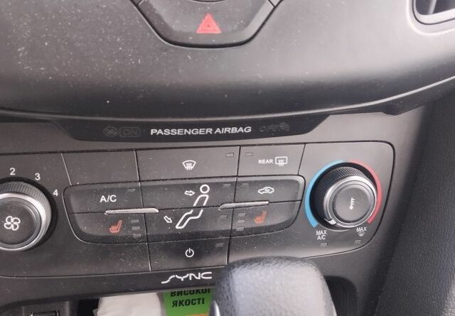 Сірий Форд Фокус, об'ємом двигуна 2 л та пробігом 142 тис. км за 8999 $, фото 20 на Automoto.ua