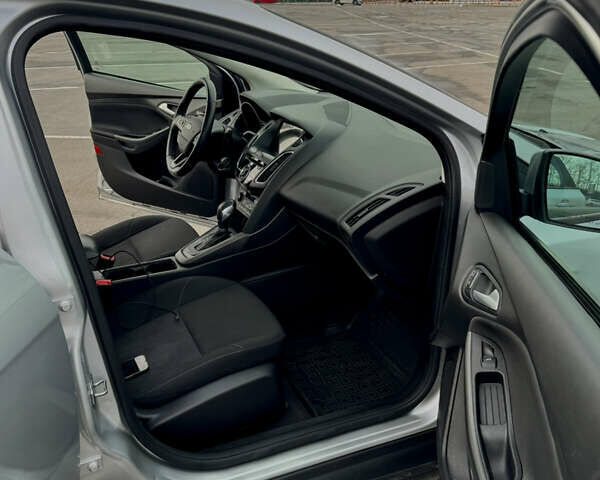 Серый Форд Фокус, объемом двигателя 2 л и пробегом 117 тыс. км за 10000 $, фото 8 на Automoto.ua