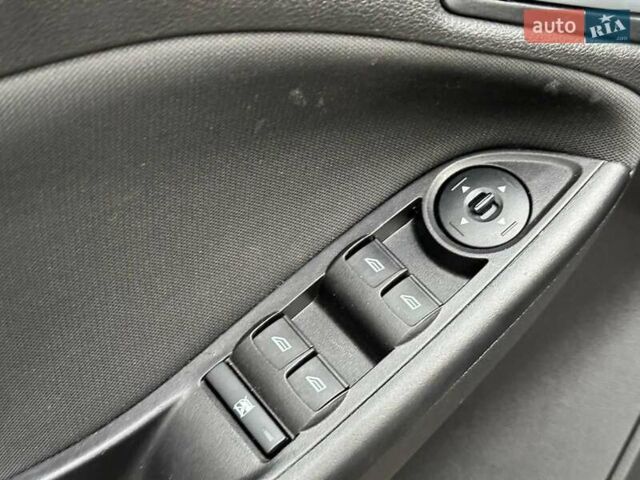 Серый Форд Фокус, объемом двигателя 1 л и пробегом 105 тыс. км за 6990 $, фото 15 на Automoto.ua