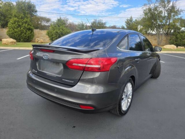 Сірий Форд Фокус, об'ємом двигуна 2 л та пробігом 54 тис. км за 3900 $, фото 5 на Automoto.ua