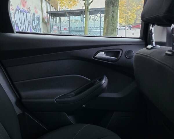 Сірий Форд Фокус, об'ємом двигуна 2 л та пробігом 152 тис. км за 9000 $, фото 19 на Automoto.ua