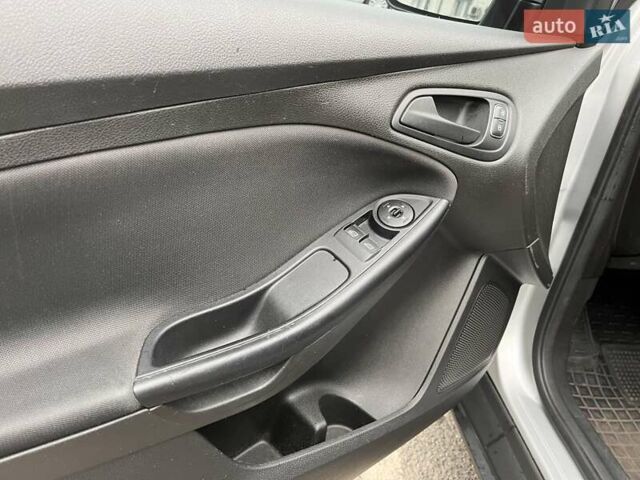 Сірий Форд Фокус, об'ємом двигуна 2 л та пробігом 154 тис. км за 9000 $, фото 9 на Automoto.ua