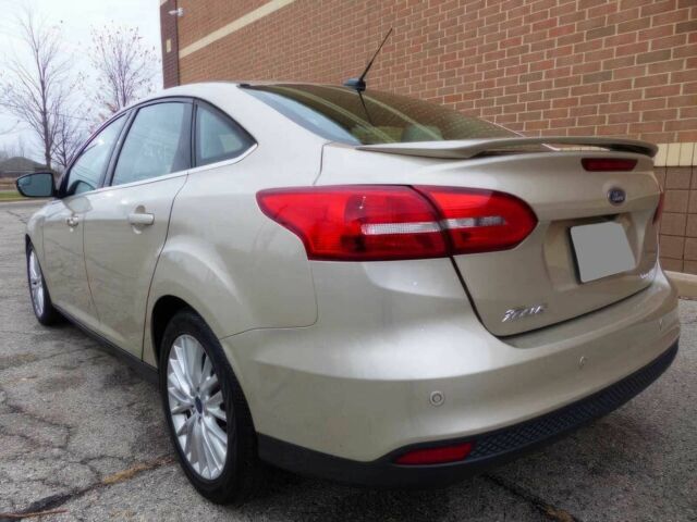 Серый Форд Фокус, объемом двигателя 2 л и пробегом 67 тыс. км за 8200 $, фото 4 на Automoto.ua