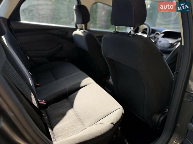 Серый Форд Фокус, объемом двигателя 2 л и пробегом 127 тыс. км за 7800 $, фото 10 на Automoto.ua