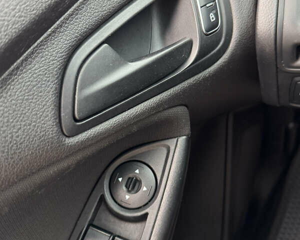 Серый Форд Фокус, объемом двигателя 2 л и пробегом 112 тыс. км за 8500 $, фото 5 на Automoto.ua